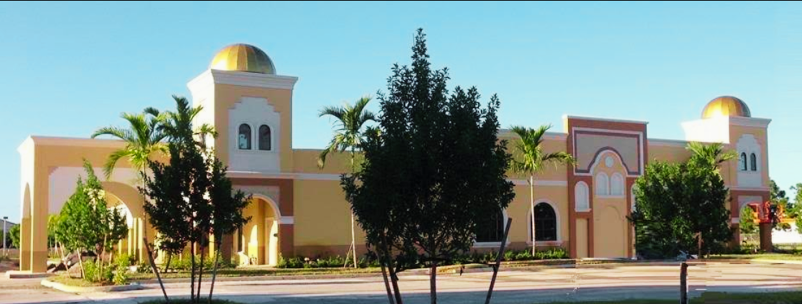 Exterior view of Islamic Center of South Florida Pompano Beach building